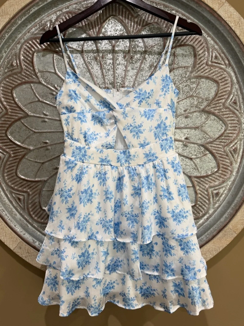 NWT- Altar'd State White and Blue Floral Tiered  Mini Dress with Twist Keyhole - Picture 5 of 6